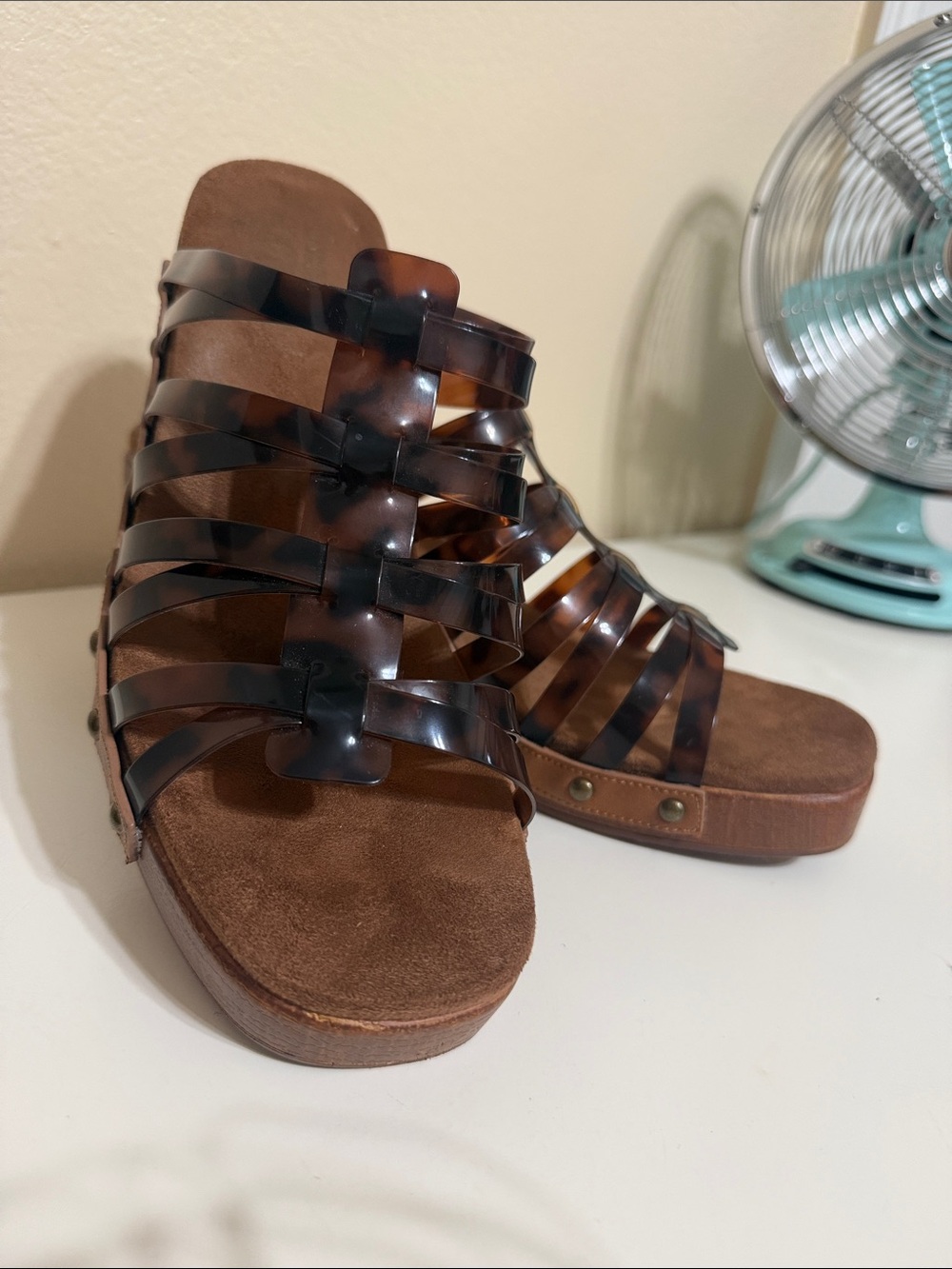 White Mountain Women’s Brown Tortoiseshell Slide Sandals, 10M